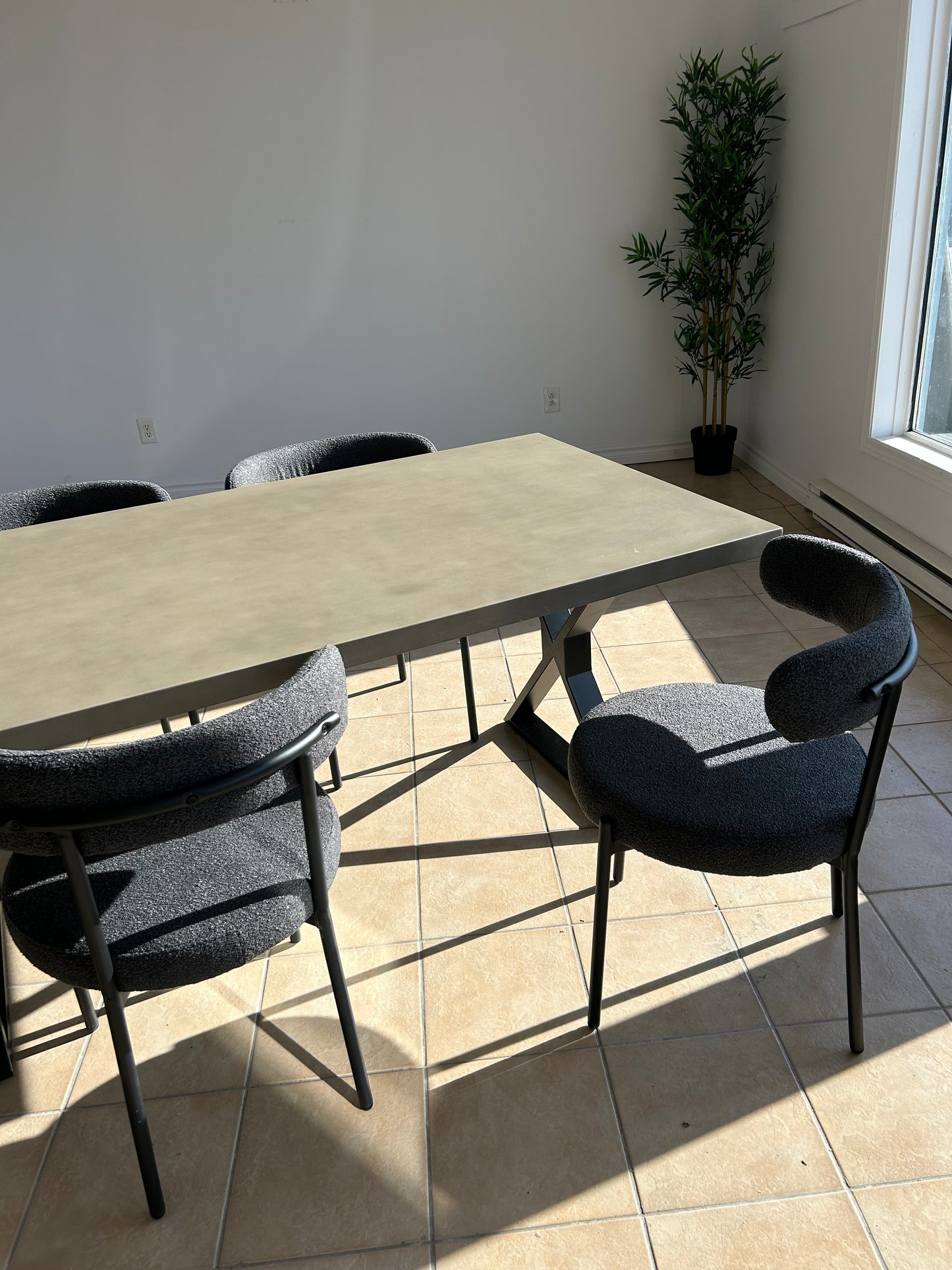 NEUF Table de Cuisine en Vrai Béton avec 4 Chaises
