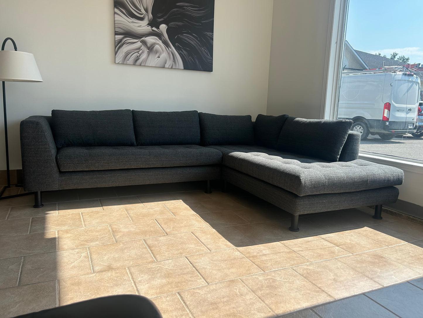 Janis divan sectionnel en tissu gris foncé