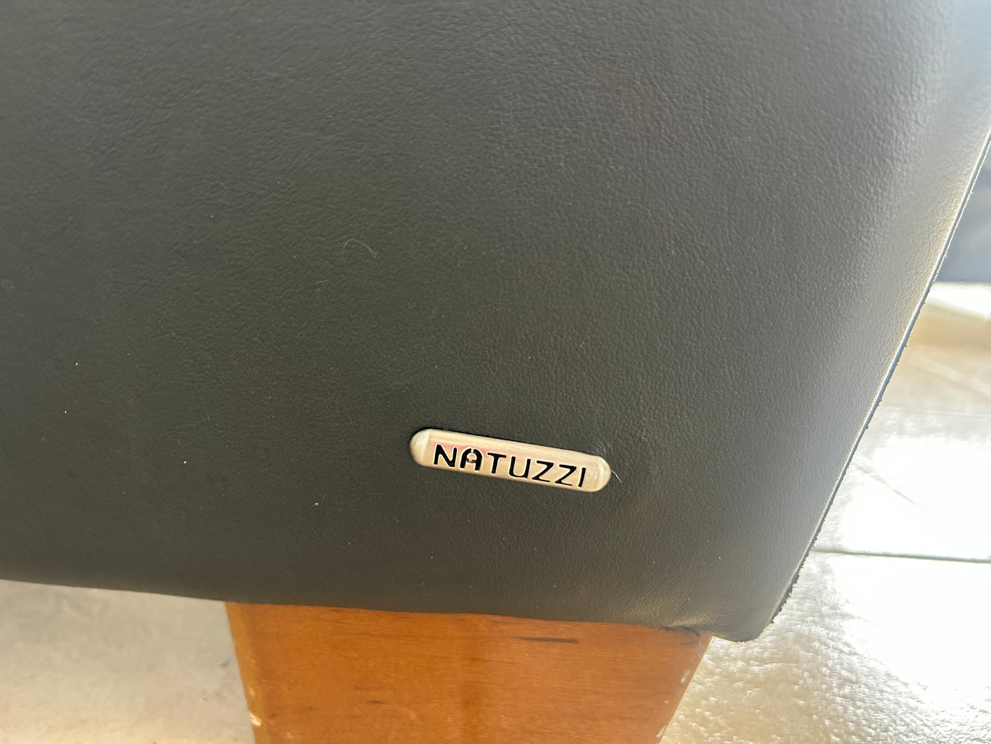 Divan sectionnel inclinable Natuzzi en cuir véritable noir