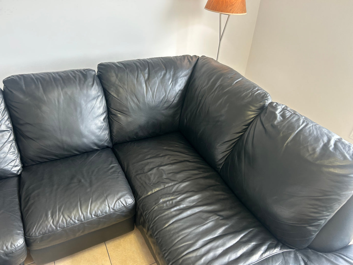 Divan sectionnel inclinable Natuzzi en cuir véritable noir