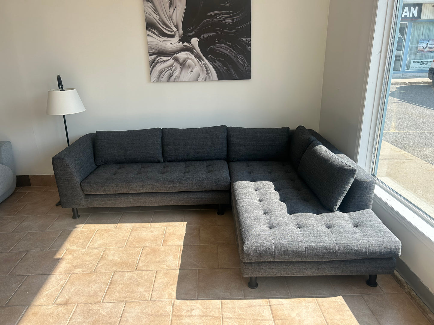 Janis divan sectionnel en tissu gris foncé