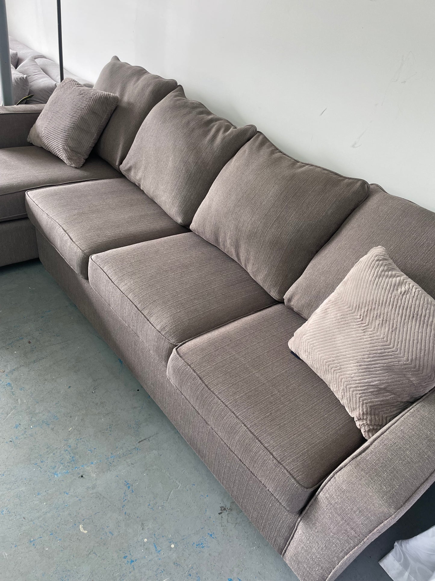 Divan sectionnel en tissus gris