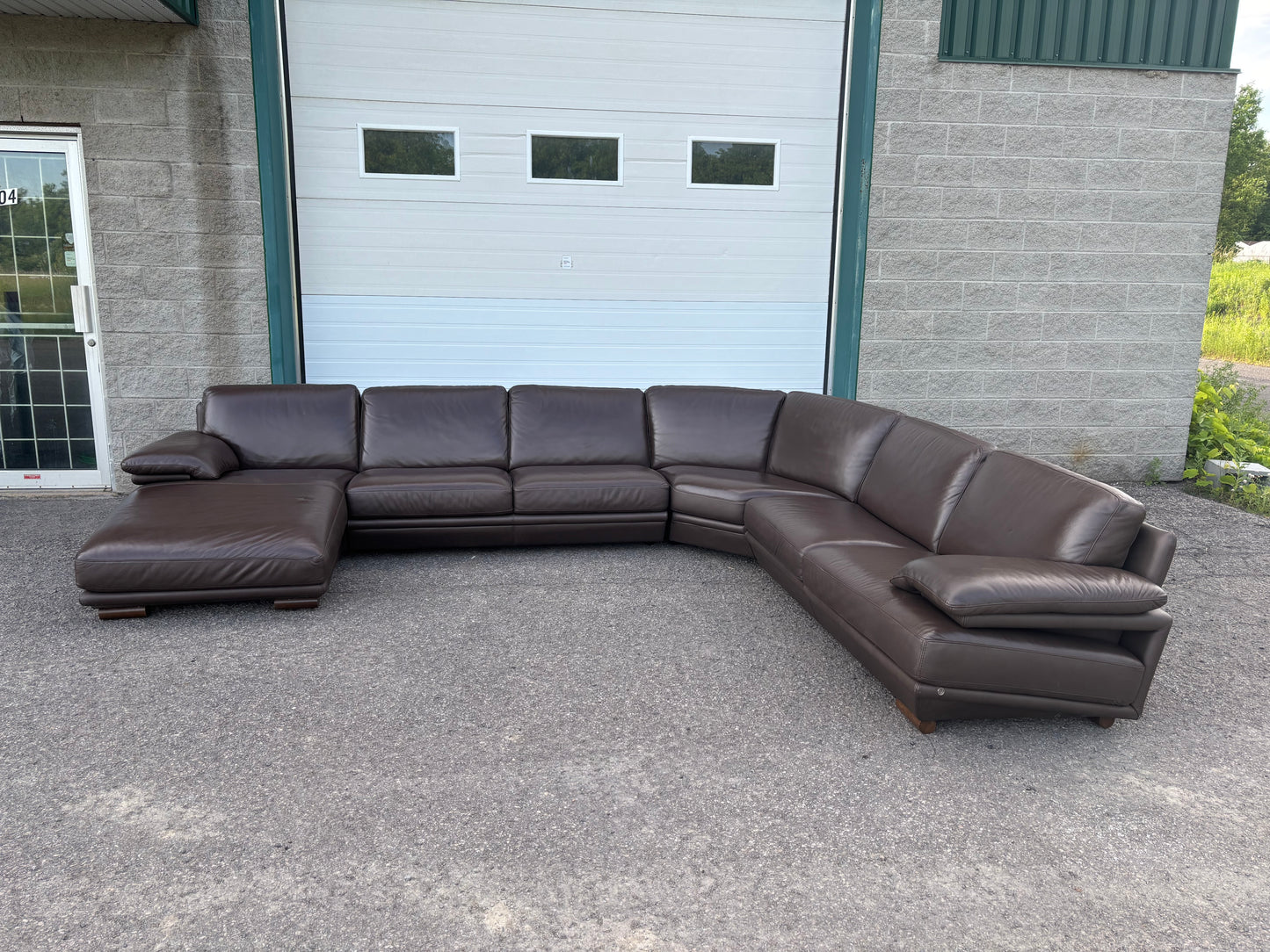 Divan sectionnel Natuzzi en cuir véritable Italien Brun