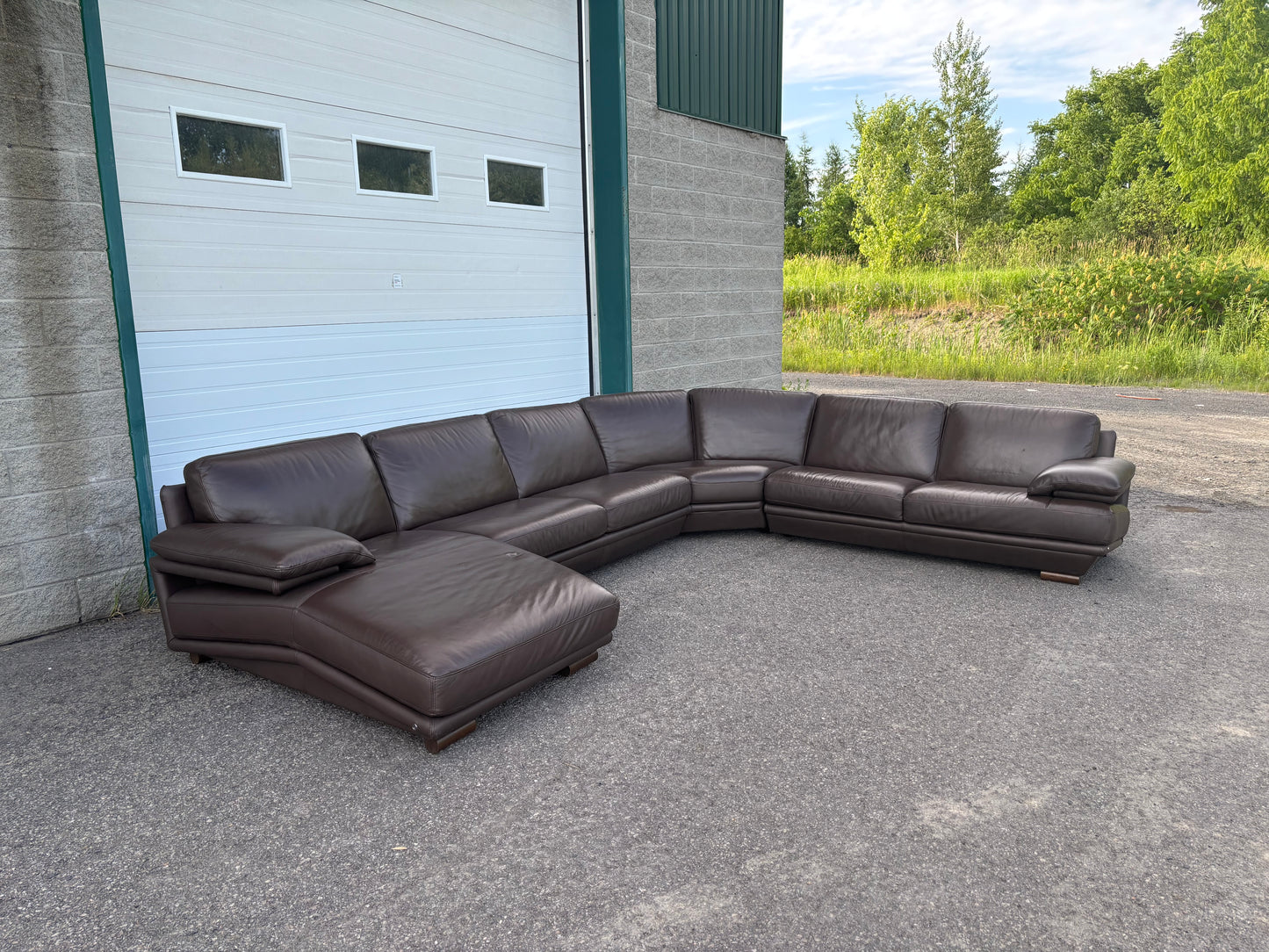Divan sectionnel Natuzzi en cuir véritable Italien Brun