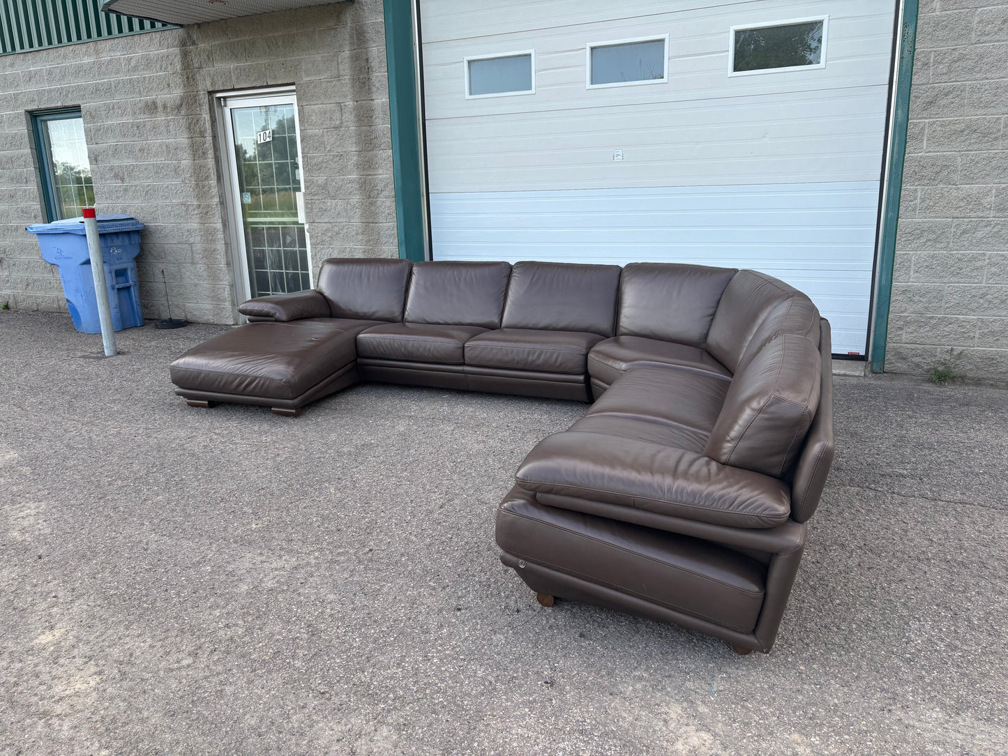 Divan sectionnel Natuzzi en cuir véritable Italien Brun