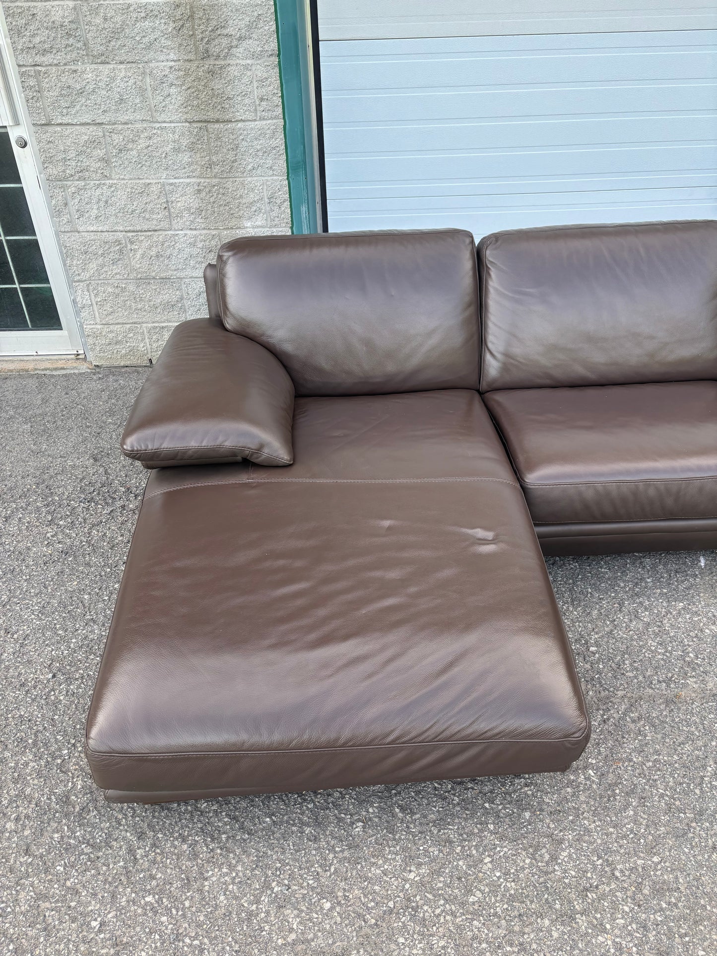 Divan sectionnel Natuzzi en cuir véritable Italien Brun