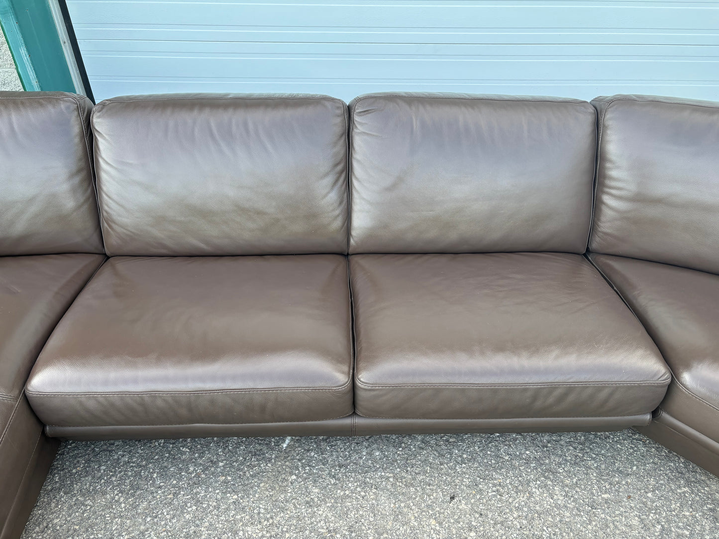 Divan sectionnel Natuzzi en cuir véritable Italien Brun