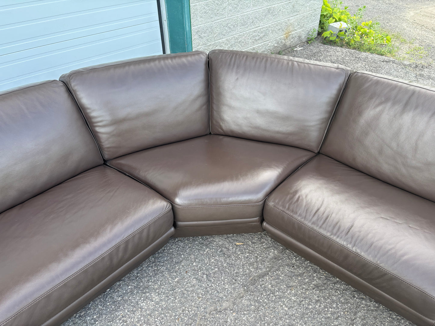 Divan sectionnel Natuzzi en cuir véritable Italien Brun