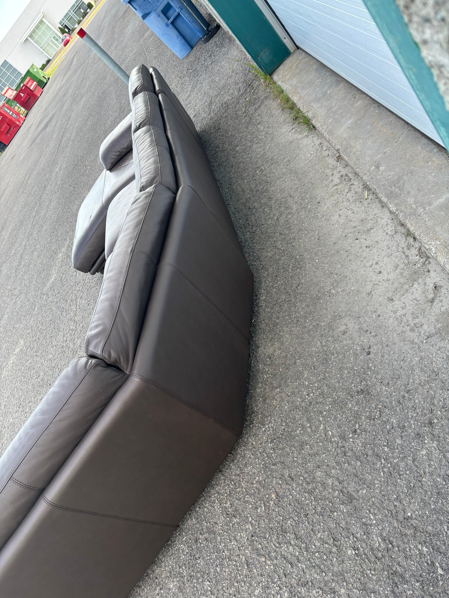 Divan sectionnel Natuzzi en cuir véritable Italien Brun
